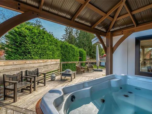 702 Garrett Rd, Qualicum Beach, BC 