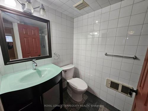 319 Lawrence Ave W, Toronto, ON - Indoor Photo Showing Bathroom