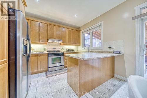 31 Watsonbrook Drive, Brampton, ON - Indoor Photo Showing Kitchen