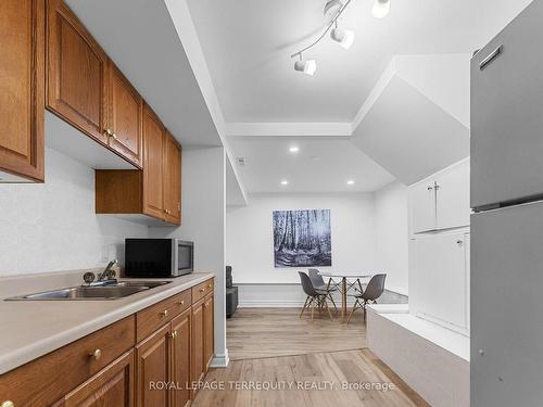 5 Victoria St, Clarington, ON - Indoor Photo Showing Kitchen