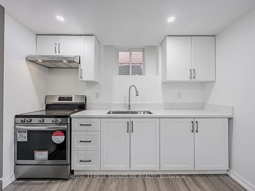 118 Monk Cres, Ajax, ON - Indoor Photo Showing Kitchen