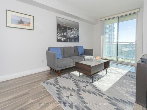 10H-6 Rosebank Dr S, Toronto, ON - Indoor Photo Showing Living Room