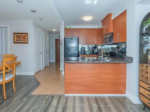 10H-6 Rosebank Dr S, Toronto, ON - Indoor Photo Showing Kitchen