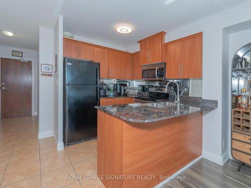 10H-6 Rosebank Dr S, Toronto, ON - Indoor Photo Showing Kitchen With Double Sink