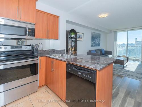 10H-6 Rosebank Dr S, Toronto, ON - Indoor Photo Showing Kitchen With Double Sink