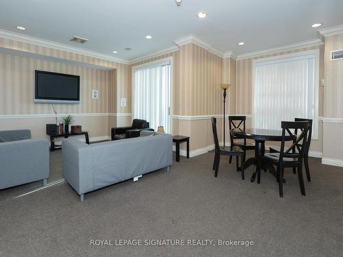 10H-6 Rosebank Dr S, Toronto, ON - Indoor Photo Showing Living Room