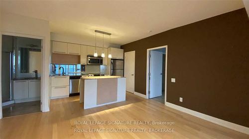 3201-21 Carlton St, Toronto, ON - Indoor Photo Showing Kitchen