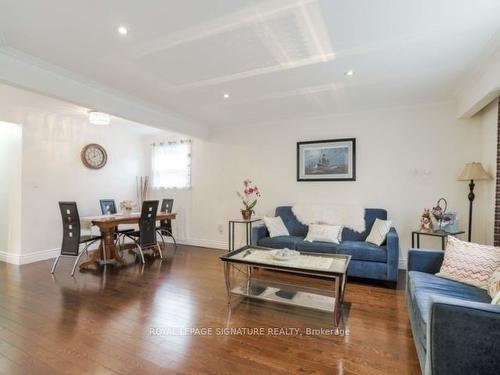 5 Ripon Rd, Toronto, ON - Indoor Photo Showing Living Room