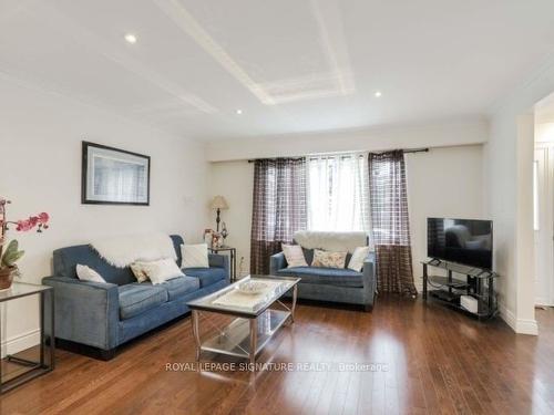 5 Ripon Rd, Toronto, ON - Indoor Photo Showing Living Room