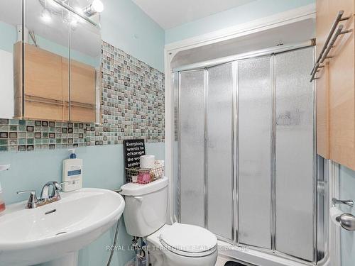 20 York St, Ajax, ON - Indoor Photo Showing Bathroom