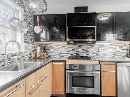 20 York St, Ajax, ON - Indoor Photo Showing Kitchen With Upgraded Kitchen