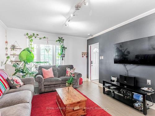 20 York St, Ajax, ON - Indoor Photo Showing Living Room