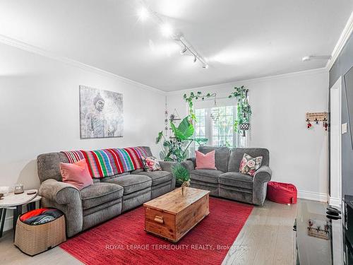 20 York St, Ajax, ON - Indoor Photo Showing Living Room