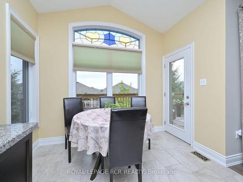 50 Hillcrest Dr, New Tecumseth, ON - Indoor Photo Showing Dining Room