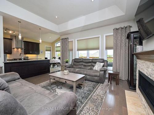 50 Hillcrest Dr, New Tecumseth, ON - Indoor Photo Showing Living Room With Fireplace