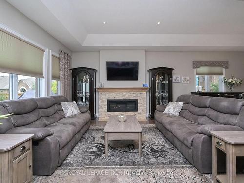 50 Hillcrest Dr, New Tecumseth, ON - Indoor Photo Showing Living Room With Fireplace