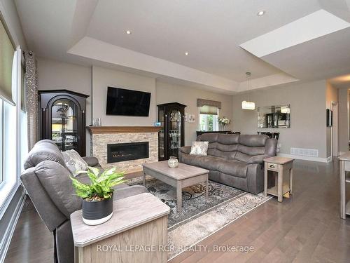 50 Hillcrest Dr, New Tecumseth, ON - Indoor Photo Showing Living Room With Fireplace