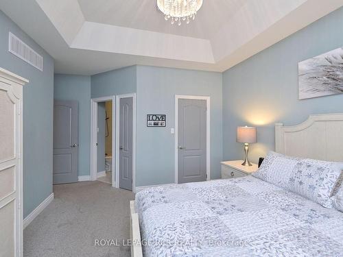 50 Hillcrest Dr, New Tecumseth, ON - Indoor Photo Showing Bedroom