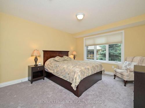 50 Hillcrest Dr, New Tecumseth, ON - Indoor Photo Showing Bedroom