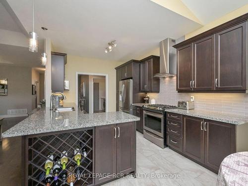 50 Hillcrest Dr, New Tecumseth, ON - Indoor Photo Showing Kitchen With Upgraded Kitchen