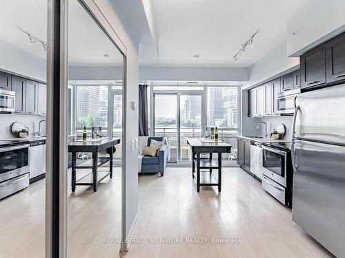 714-2200 Lakeshore Blvd, Toronto, ON - Indoor Photo Showing Kitchen With Upgraded Kitchen