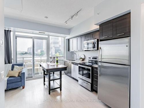 714-2200 Lakeshore Blvd, Toronto, ON - Indoor Photo Showing Kitchen