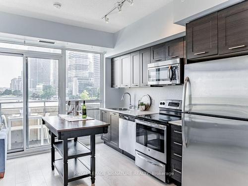 714-2200 Lakeshore Blvd, Toronto, ON - Indoor Photo Showing Kitchen