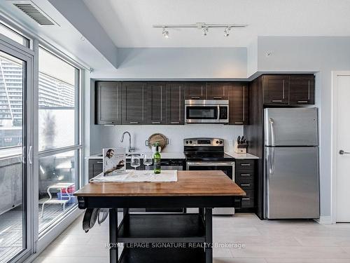 714-2200 Lakeshore Blvd, Toronto, ON - Indoor Photo Showing Kitchen