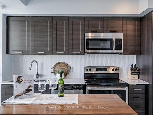 714-2200 Lakeshore Blvd, Toronto, ON - Indoor Photo Showing Kitchen With Upgraded Kitchen