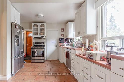 12 Chauncey Ave, Toronto, ON - Indoor Photo Showing Kitchen