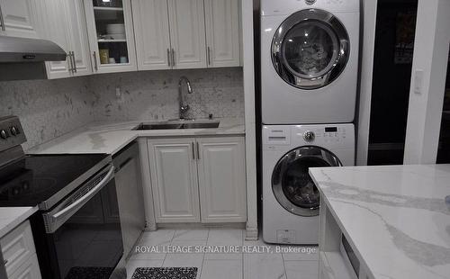 1204-3700 Kaneff Cres, Mississauga, ON - Indoor Photo Showing Laundry Room