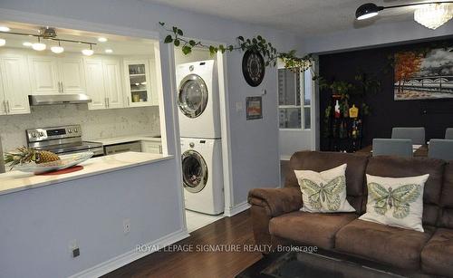 1204-3700 Kaneff Cres, Mississauga, ON - Indoor Photo Showing Laundry Room