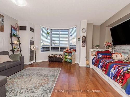 106-1001 Cedarglen Gate, Mississauga, ON - Indoor Photo Showing Bedroom