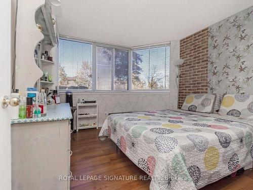 106-1001 Cedarglen Gate, Mississauga, ON - Indoor Photo Showing Bedroom