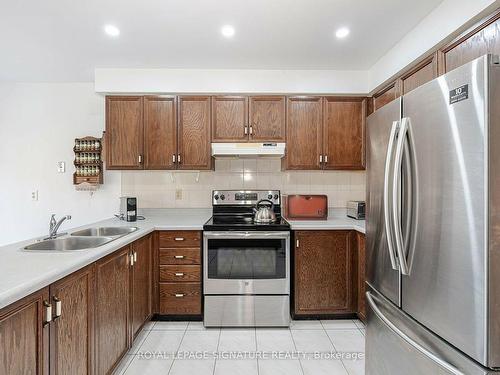 4494 Violet Rd, Mississauga, ON - Indoor Photo Showing Kitchen With Double Sink