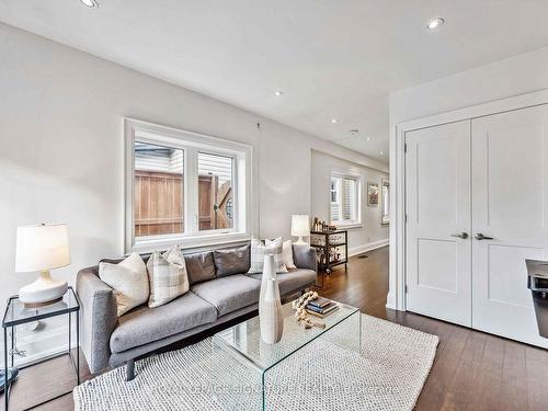 54 Bellevue Ave, Toronto, ON - Indoor Photo Showing Living Room