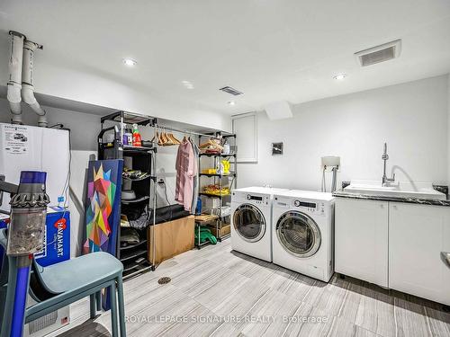 54 Bellevue Ave, Toronto, ON - Indoor Photo Showing Laundry Room