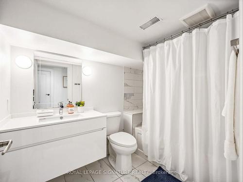 54 Bellevue Ave, Toronto, ON - Indoor Photo Showing Bathroom