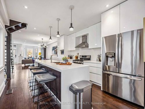 54 Bellevue Ave, Toronto, ON - Indoor Photo Showing Kitchen With Upgraded Kitchen