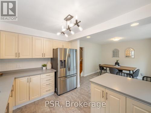 1158 Venus Crescent, Oshawa, ON - Indoor Photo Showing Kitchen