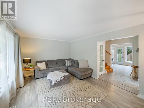 1158 Venus Crescent, Oshawa, ON - Indoor Photo Showing Living Room