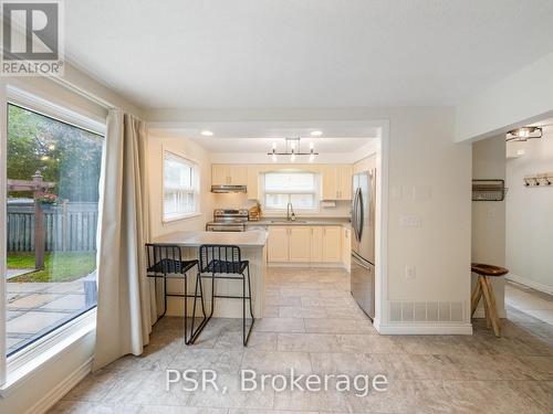 1158 Venus Crescent, Oshawa, ON - Indoor Photo Showing Kitchen