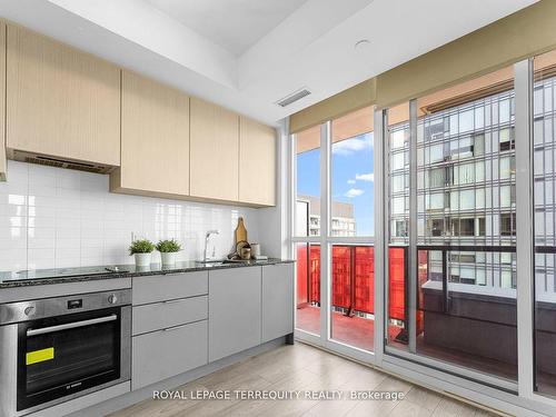 1808-120 Parliament St, Toronto, ON - Indoor Photo Showing Kitchen