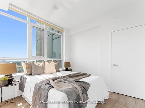 1808-120 Parliament St, Toronto, ON - Indoor Photo Showing Bedroom