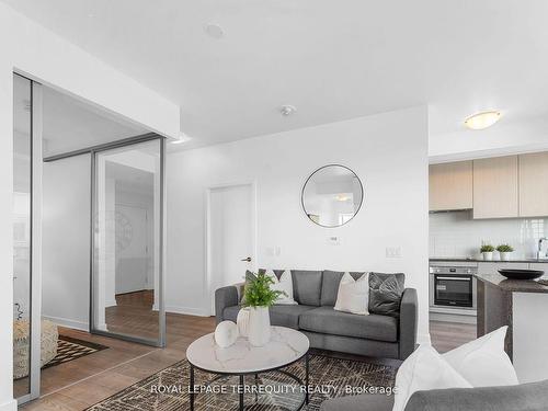 1808-120 Parliament St, Toronto, ON - Indoor Photo Showing Living Room