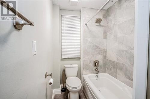 707 Charlotte Street, Sudbury, ON - Indoor Photo Showing Bathroom