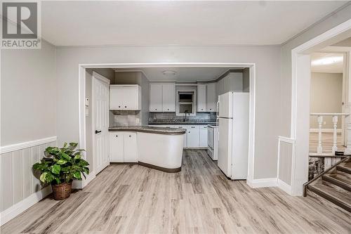 707 Charlotte Street, Sudbury, ON - Indoor Photo Showing Kitchen