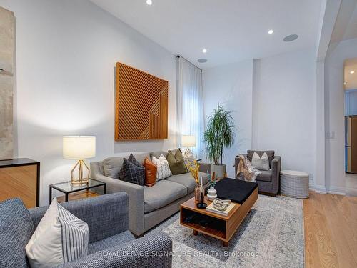 92 Sumach St, Toronto, ON - Indoor Photo Showing Living Room