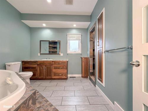 130049 29 Avenue N, Hartney, MB - Indoor Photo Showing Bathroom