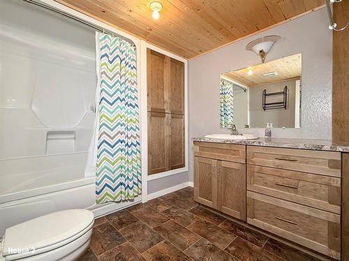 130049 29 Avenue N, Hartney, MB - Indoor Photo Showing Bathroom